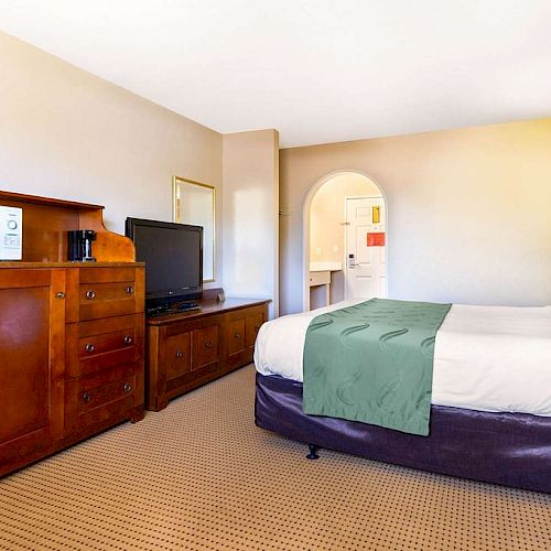 Auburn House Hotel